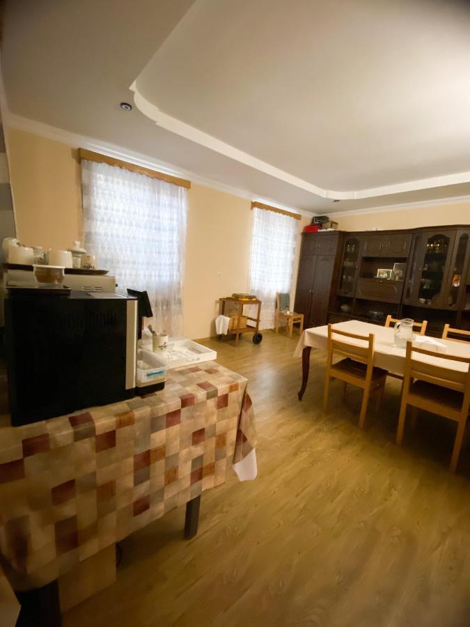 Guesthouse Ailama ウシュグリ エクステリア 写真